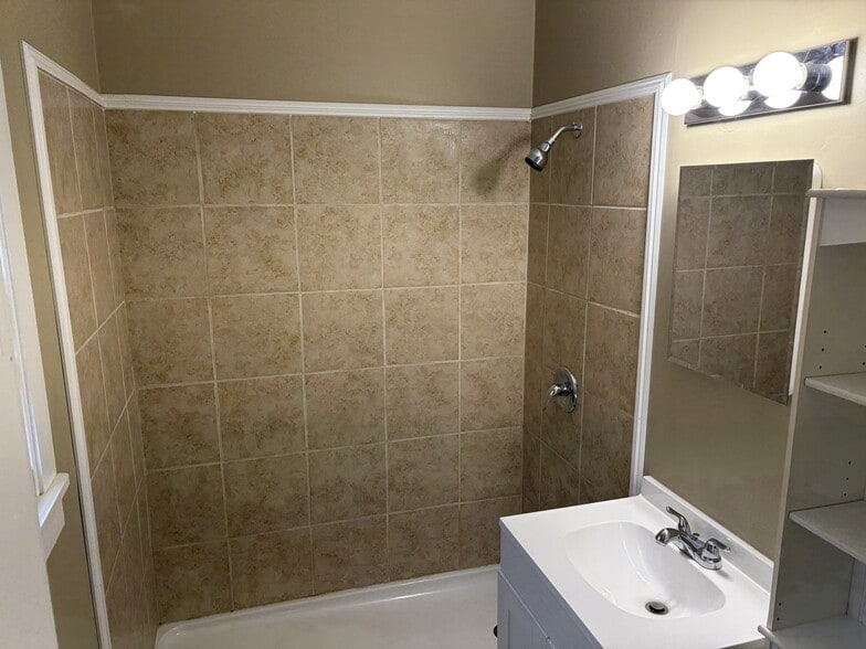 Building Photo - 108 Dixie Dr