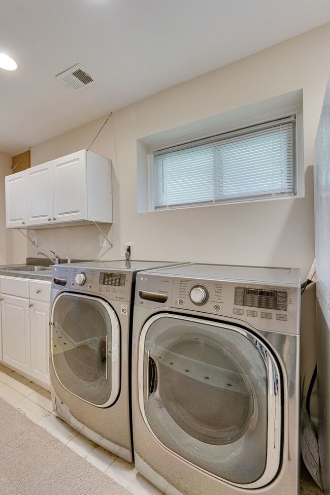 Building Photo - 4228 San Carlos Dr