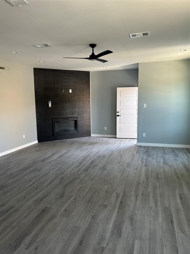 Building Photo - Newer duplex in Dallas