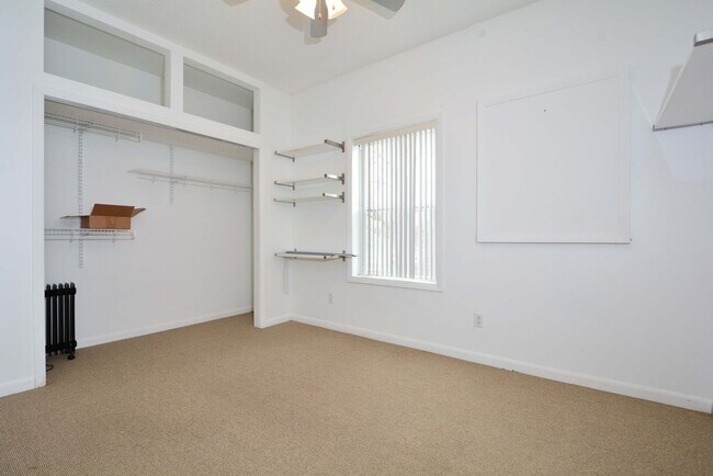 Building Photo - Spacious 4-Bed 3-Bath Home Available Now in NE Minneapolis!