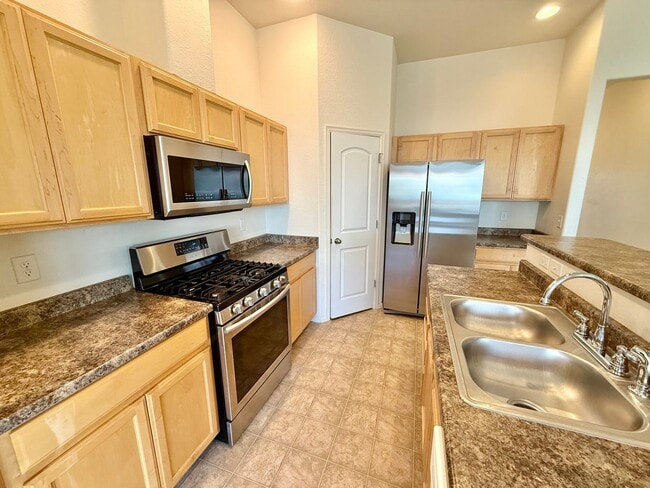 Building Photo - 6 Month lease special $100/mo off per month. Priced at $2195 after discount. Beautiful 3 Bed / 2 ...
