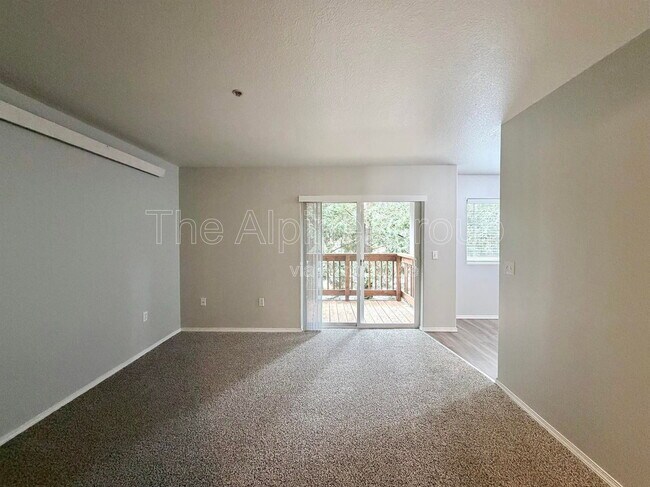 Building Photo - 10020 SW 125th Ave