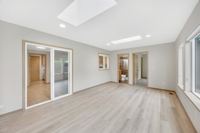 Building Photo - NO SHOWINGS AT THIS TIME~ 5 Bedrooms ( one brm is on main floor) and 4 bathrooms (2 are on main f...