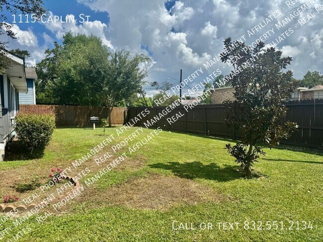 Building Photo - 1115 Caplin St