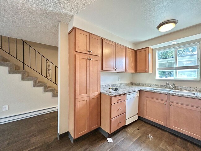 Building Photo - Charming 2 Bed, 1 Bath Canby Townhouse-Style Duplex!