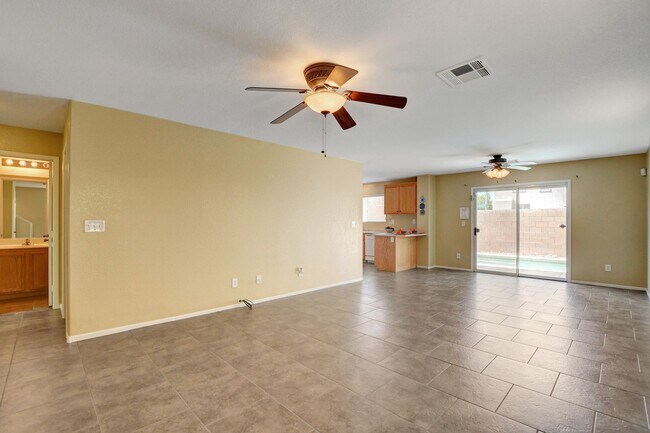 Building Photo - 4 Bedroom with Pool in Centennial Hills