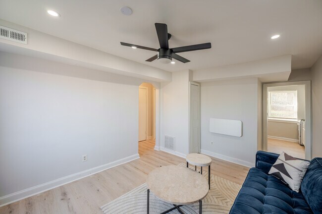 Building Photo - 5033 Hanna Pl SE