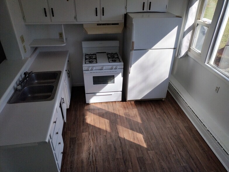 Kitchen - 6331 104th St