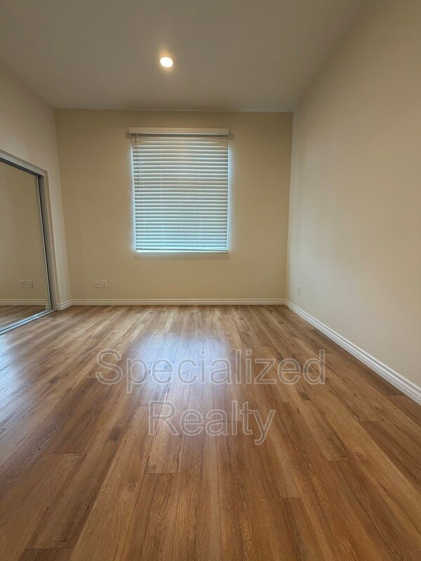 Building Photo - 5716 Whitsett Ave