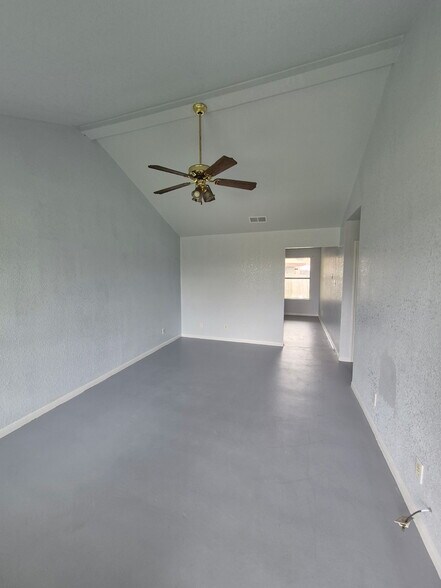 Building Photo - 4818 Lake Road