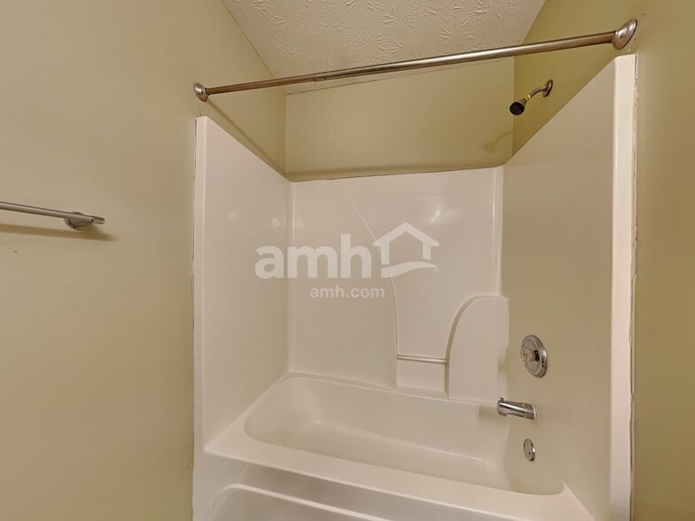 Building Photo - 9 Finch Ct