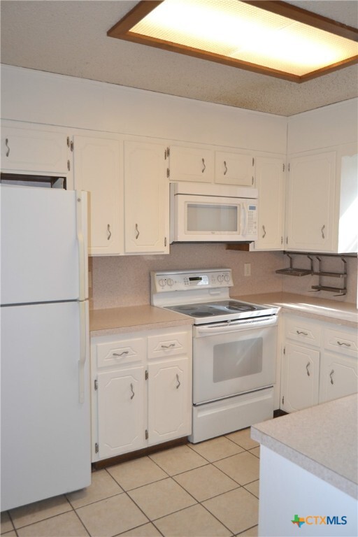 Building Photo - 1804 Fairway Dr