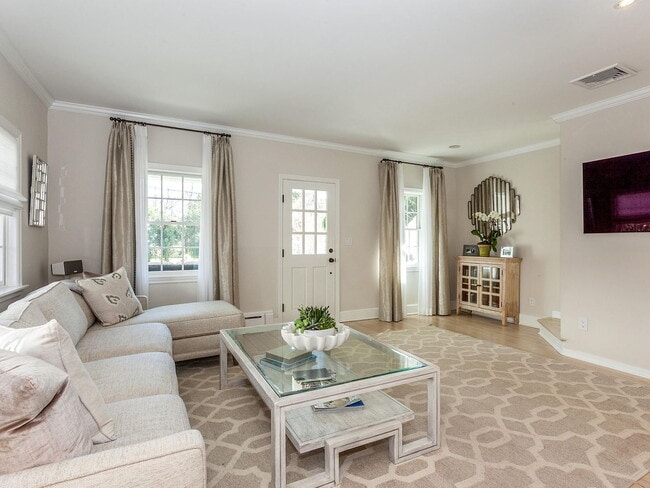 Building Photo - 4-Bed Oasis in Old Greenwich - Spacious 1,829 Sq Ft with 2 Full Baths!"