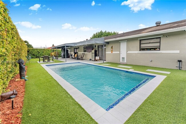 Building Photo - 2385 SW 131st Pl