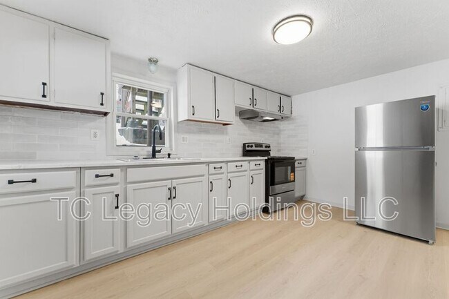 Building Photo - 16 Flint St