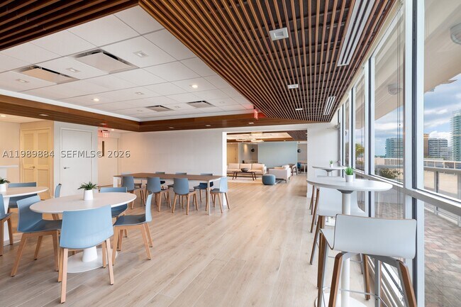 Building Photo - 1800 Sunset Harbour Dr