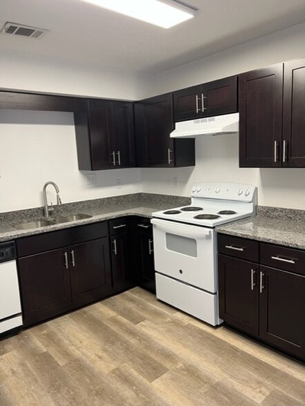 Building Photo - Courtland Terrace