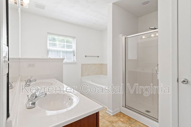 Building Photo - 16221 Farah Ct