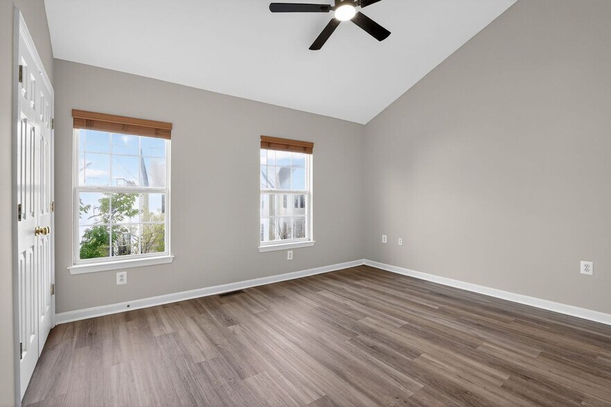 Building Photo - 23185 Blackthorn Square