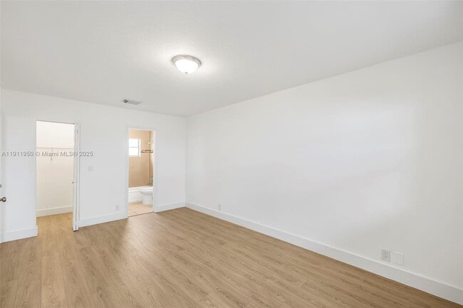 Building Photo - 2033 Dewey St