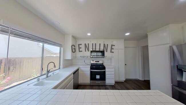 Building Photo - Coming Soon: 3Bd 2Ba Home in Lake Forest