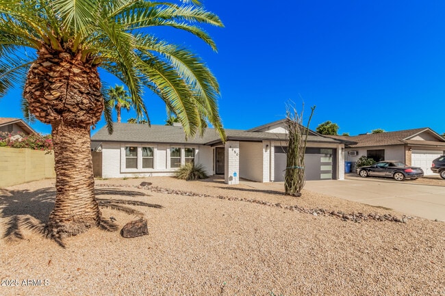 Building Photo - 4950 W Grovers Ave