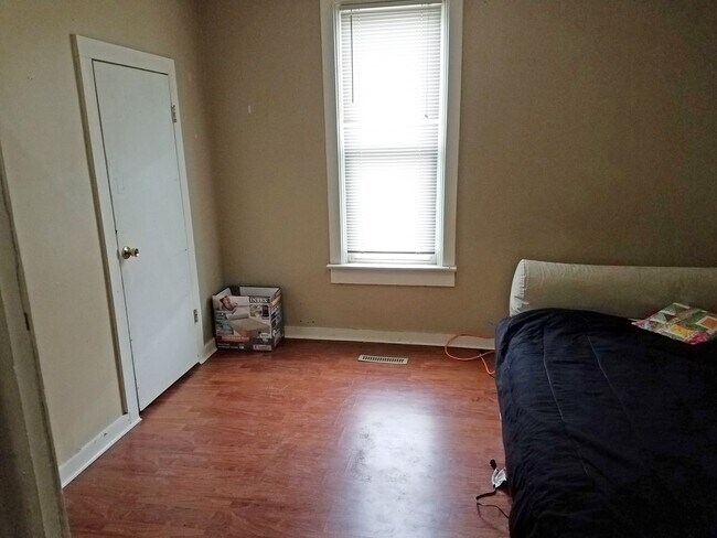 Building Photo - swing1811