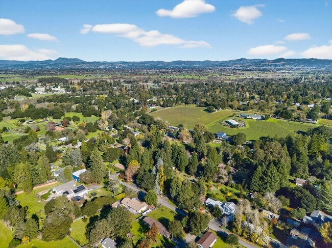 Building Photo - Charming 3-Bed / 2-Bath Retreat on Over an Acre in Sebastopol