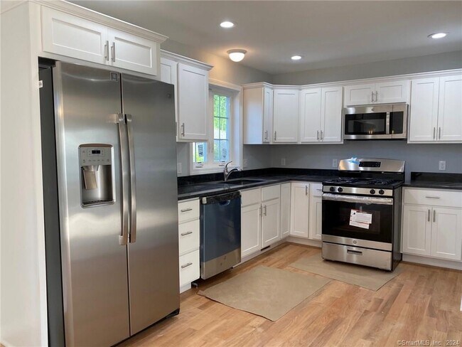 Building Photo - 39 Rowland Farm Rd