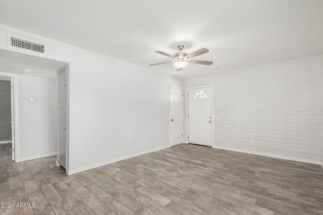 Building Photo - 1118 S McClintock Dr