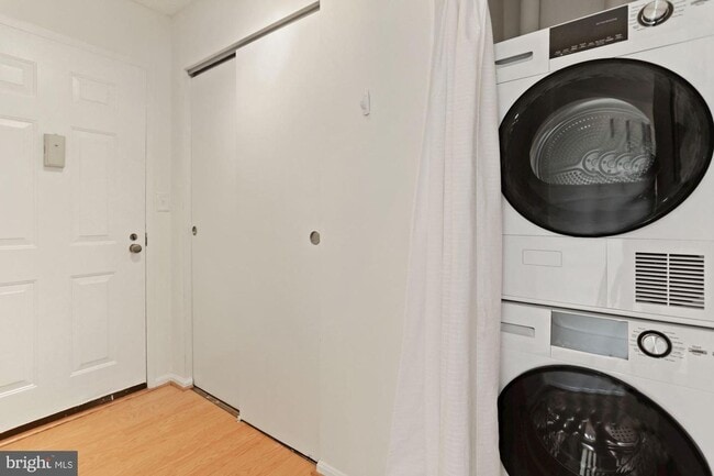 Building Photo - Move In Ready!