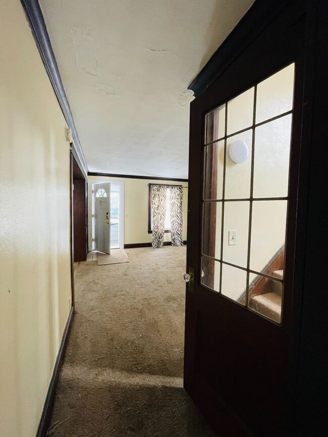 Building Photo - DREAM LOCATION !! LOOKS LIKE PRIVET ROAD !!!