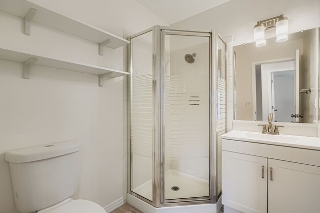 Building Photo - Beautifully Renovated Townhouse in Glendale Near Infinity Park