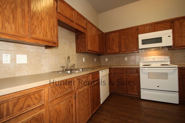 Building Photo - Luxury Duplex Close to Texas A&M-Central Texas