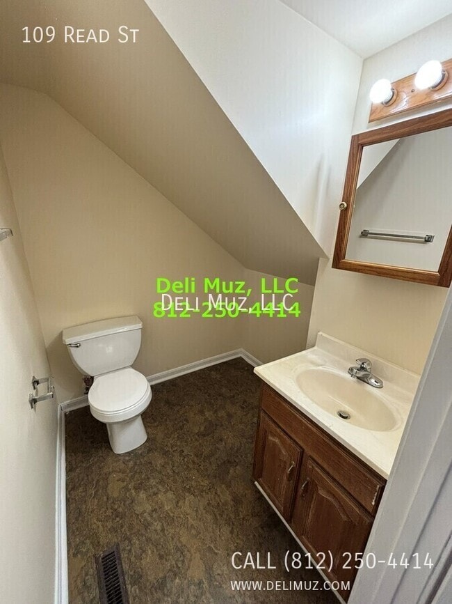 Building Photo - 109 Read St