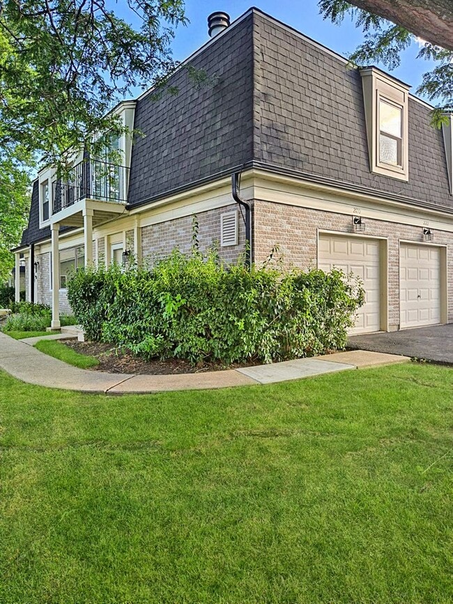 Building Photo - 2120 N Ginger Creek Cir