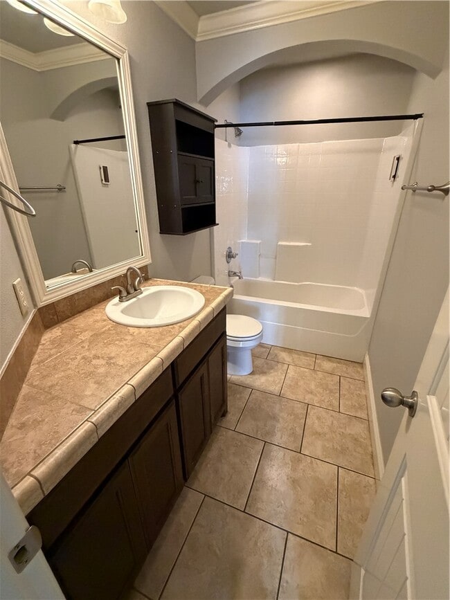 Building Photo - 1907 SW Stonegrove Rd