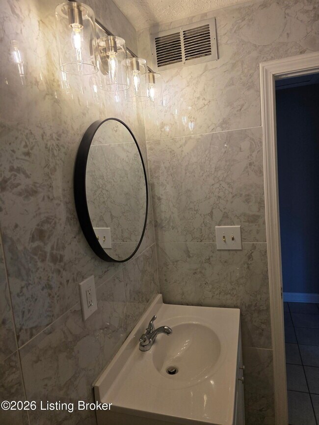 Building Photo - 5610 Rustic Way
