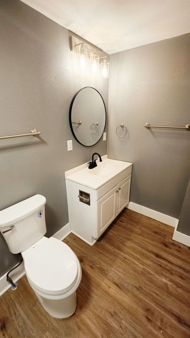 Building Photo - Cozy & Modern 2-Bedroom Home in the Heart ...