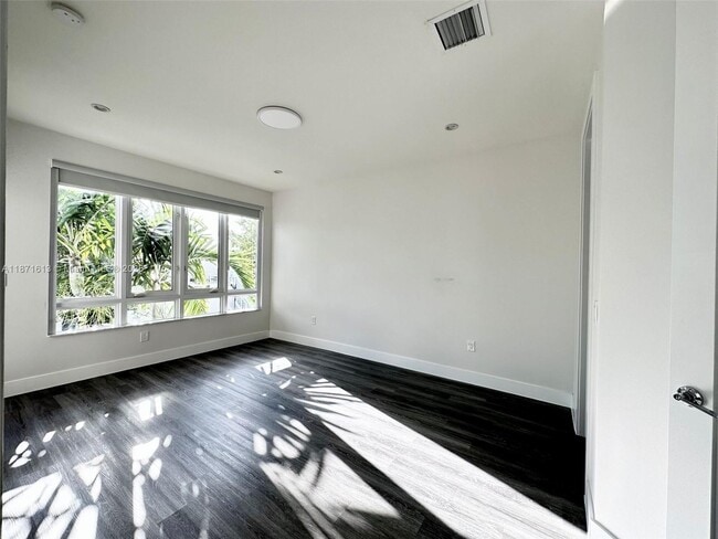 Building Photo - 6315 NW 105th Ct