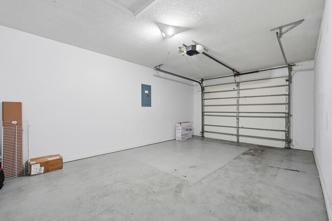 Building Photo - 403B Yancey St