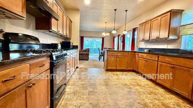 Building Photo - 406 Lundblad Pl
