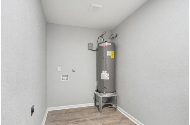 Building Photo - Charming and Modern Living Near Downtown San Antonio