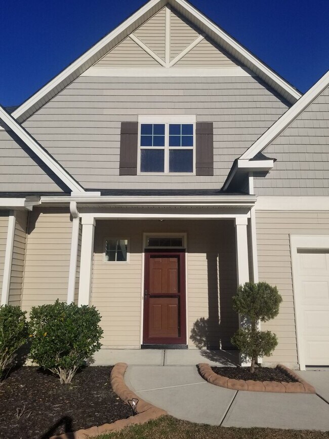 Building Photo - Large 4 Bedroom Home in Towne Pointe! Showings Coming Soon!!!