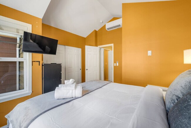 Building Photo - 931 N 35th St