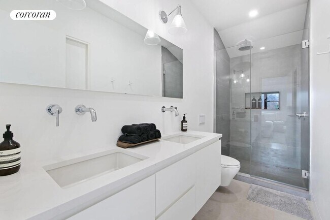 Building Photo - 29 W Lake Dr