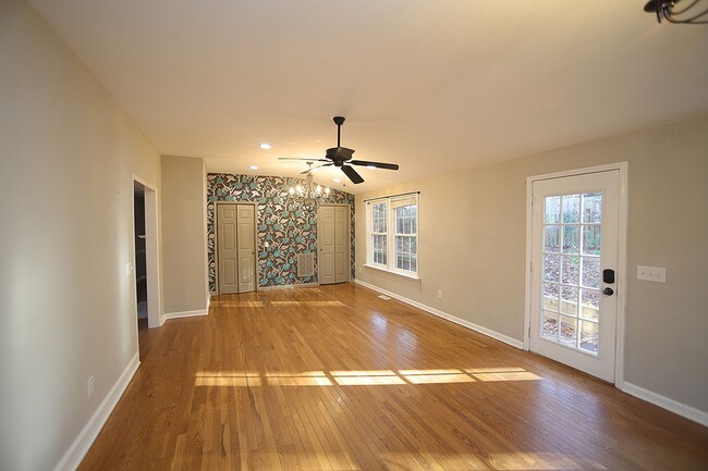 Building Photo - Ranch Home in Superb Downtown Cary Location