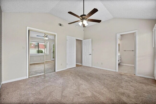 Building Photo - Beautiful 3 Bedroom, 2 Bathroom Home with Spacious Yard!