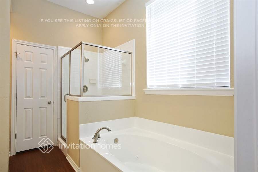Building Photo - 8809 Clearlake Dr