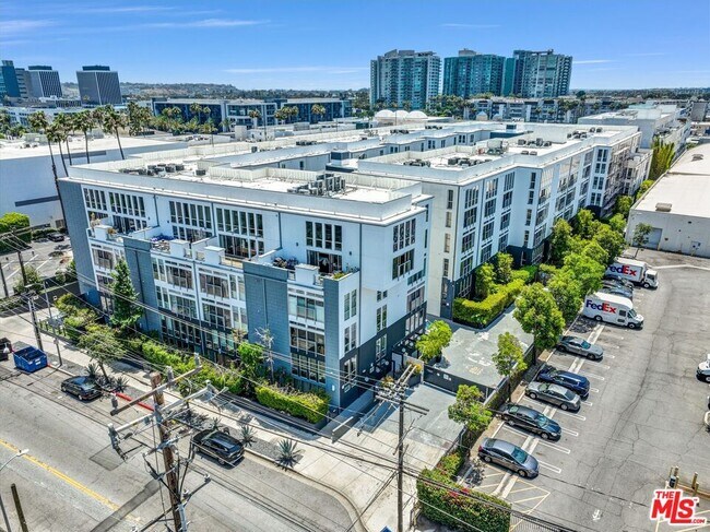 Building Photo - 4215 Glencoe Ave
